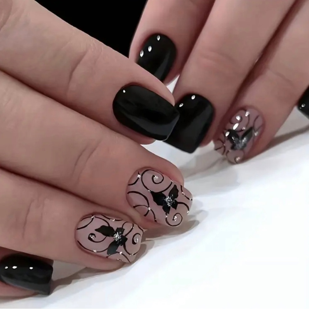 🍒🍒 24 Pcs Black Butterfly Press On Nails